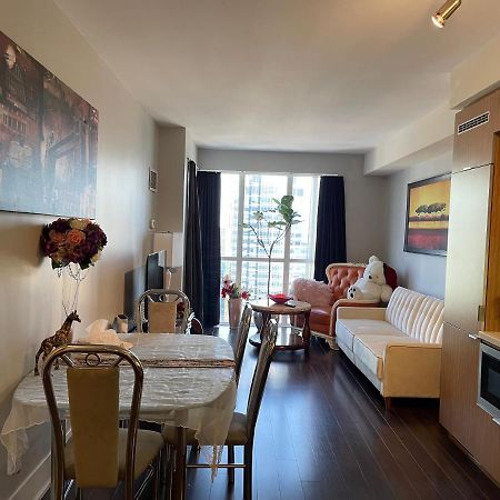 Luxury Condo With Cn Tower View โตรอนโต ภายนอก รูปภาพ