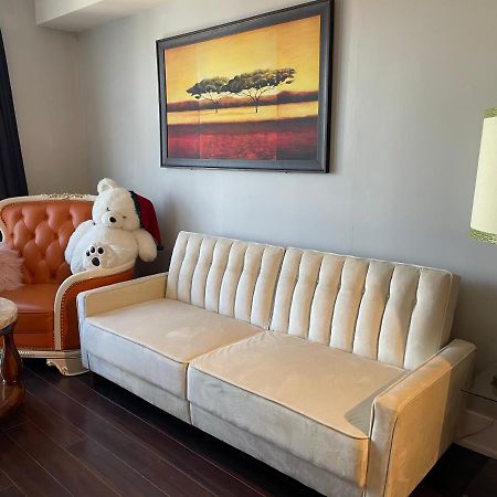 Luxury Condo With Cn Tower View โตรอนโต ภายนอก รูปภาพ