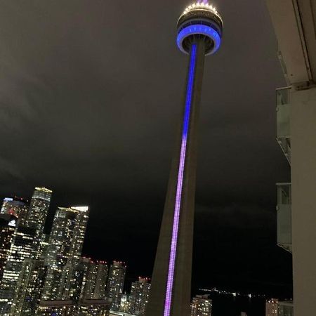 Luxury Condo With Cn Tower View โตรอนโต ภายนอก รูปภาพ