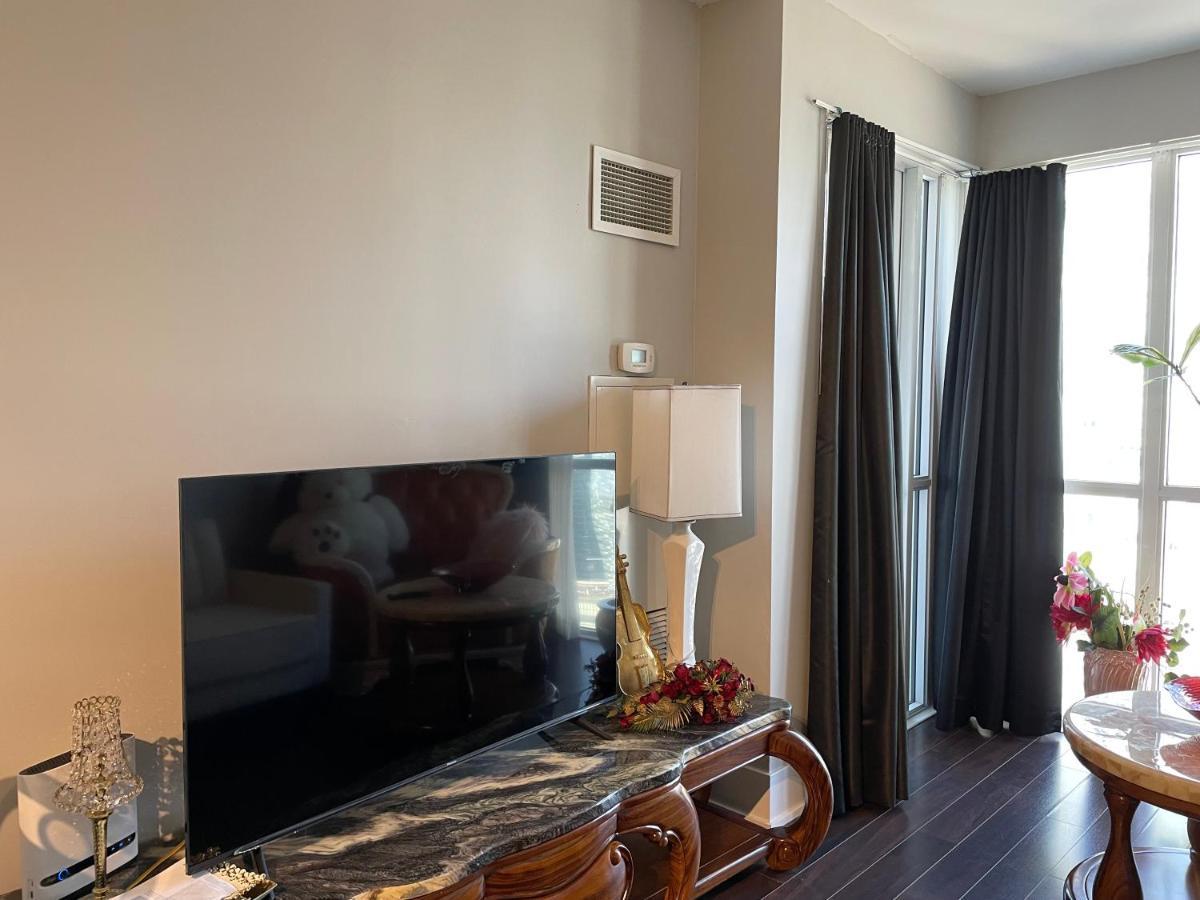 Luxury Condo With Cn Tower View โตรอนโต ภายนอก รูปภาพ