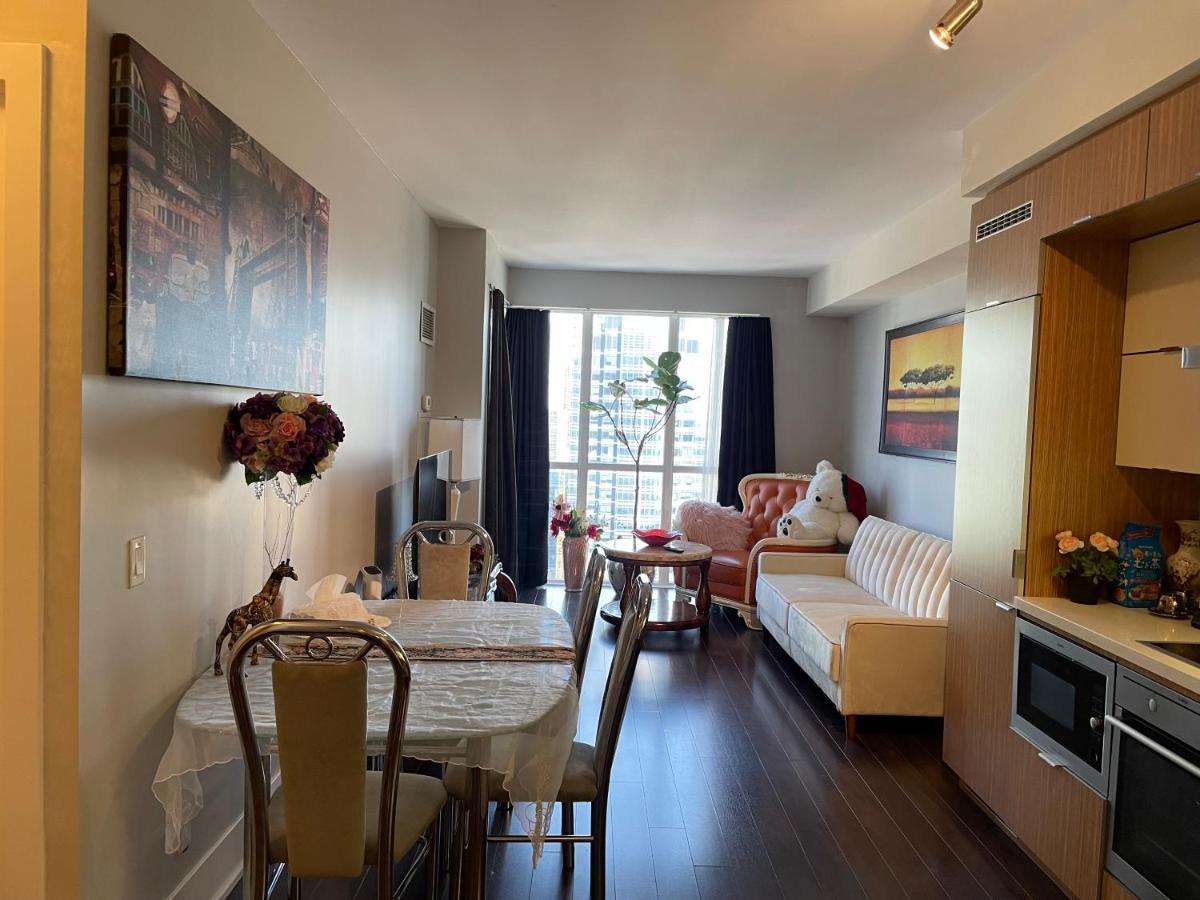 Luxury Condo With Cn Tower View โตรอนโต ภายนอก รูปภาพ