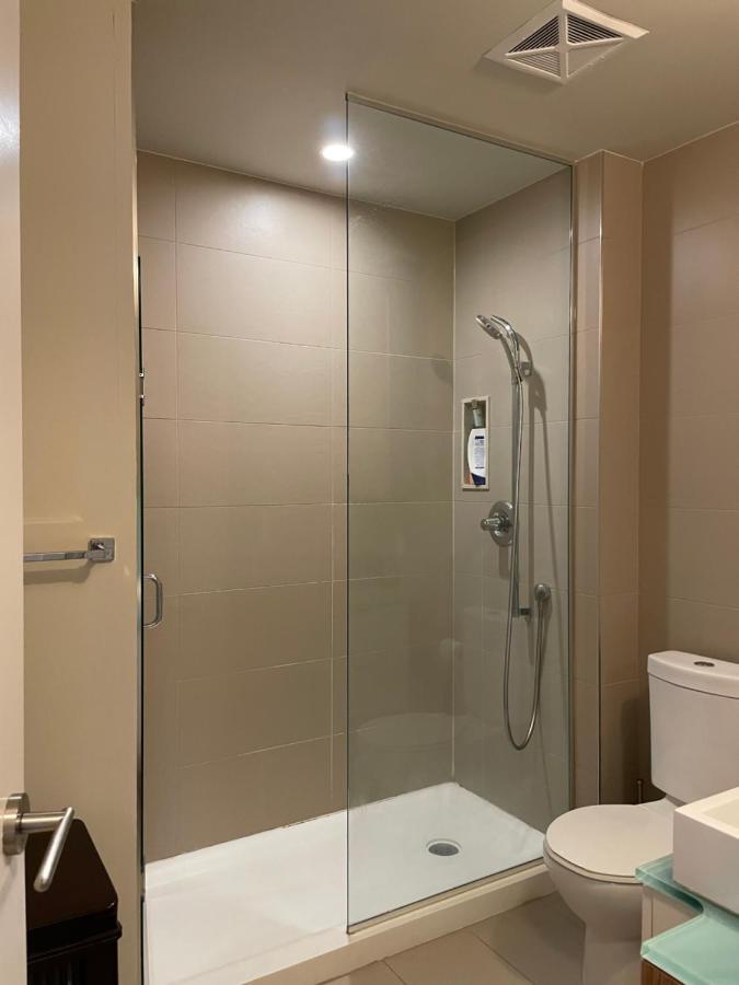 Luxury Condo With Cn Tower View โตรอนโต ภายนอก รูปภาพ