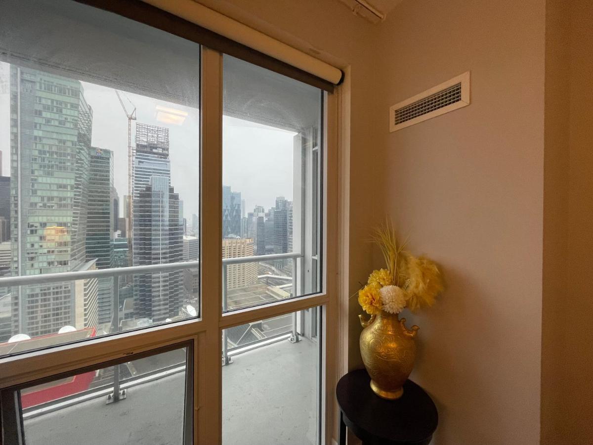 Luxury Condo With Cn Tower View โตรอนโต ภายนอก รูปภาพ