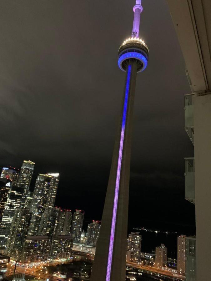 Luxury Condo With Cn Tower View โตรอนโต ภายนอก รูปภาพ