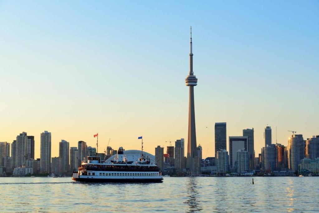 Luxury Condo With Cn Tower View โตรอนโต ภายนอก รูปภาพ