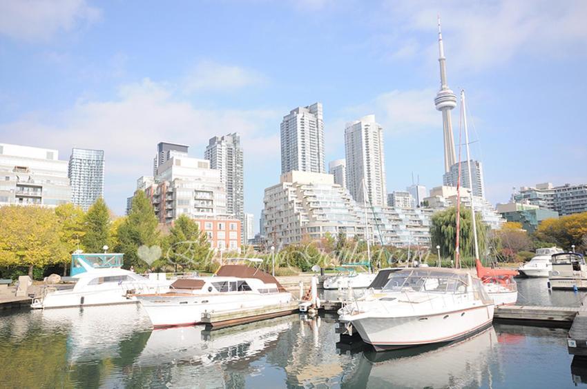 Luxury Condo With Cn Tower View โตรอนโต ภายนอก รูปภาพ
